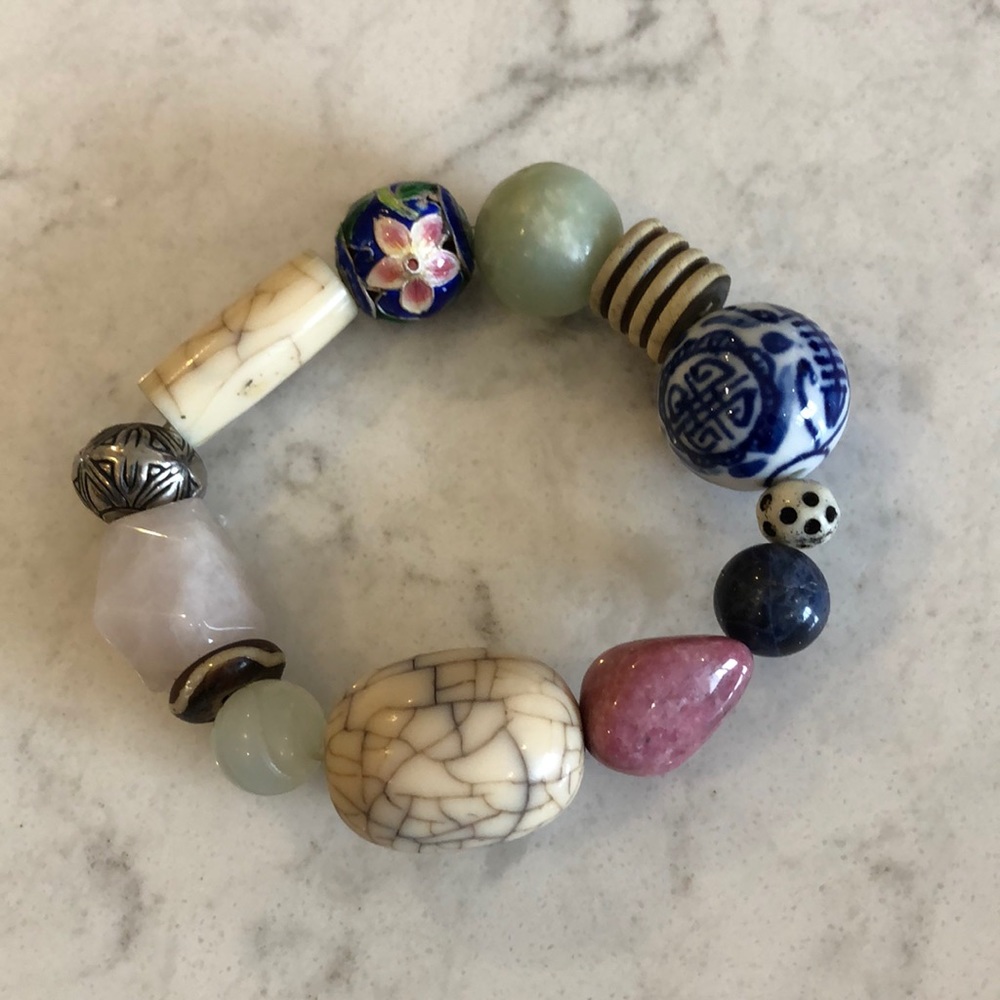 Stretch beaded bracelet.